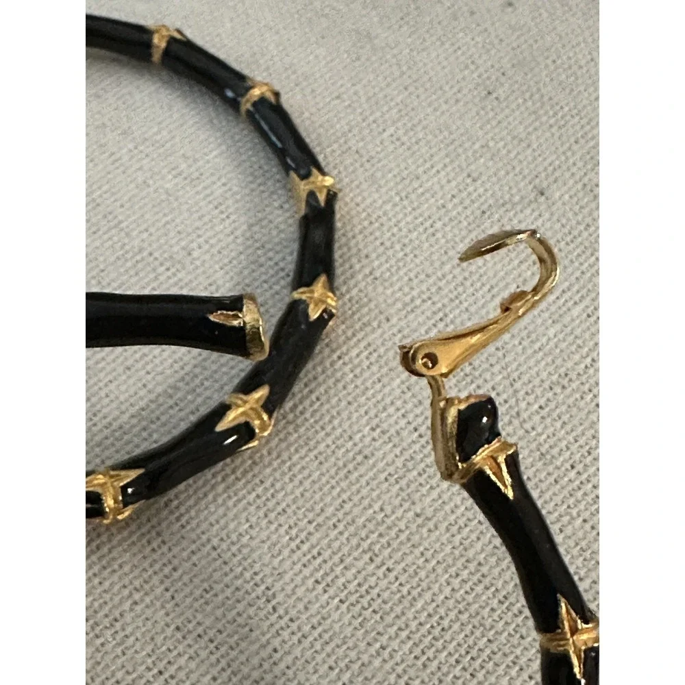 Vintage Kenneth Lane Black Enamel Gold Tone Bamboo Hoop Clip On Earrings 2.25" - Picture 7 of 9